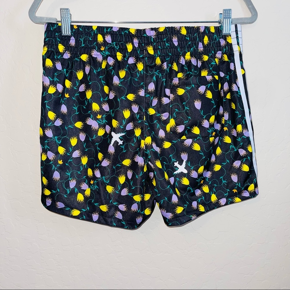 Adidas | Womens Adidas Set Cropped T-shirt/ shorts - Picture 5 of 13
